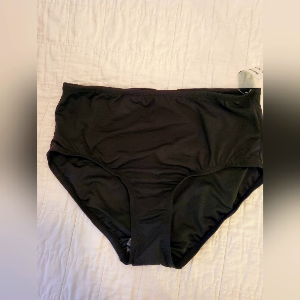 NWT Anne Cole bikini bottoms. Black. Size medium. NWT